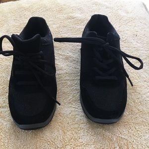 New in box Sass Sneakers extra wide size 6